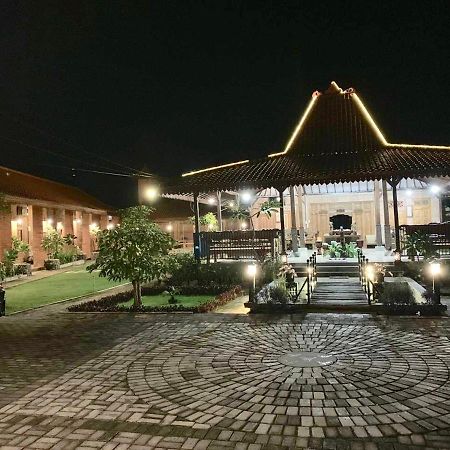 Djoglo Djatimalang Guesthouse Blitar Luaran gambar