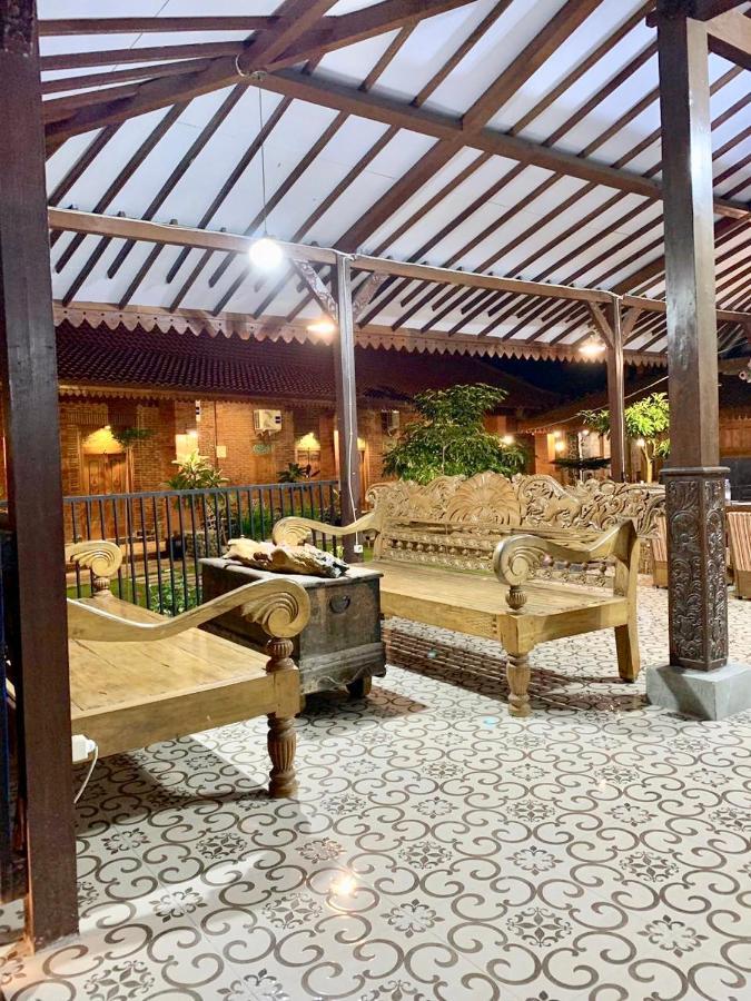 Djoglo Djatimalang Guesthouse Blitar Luaran gambar