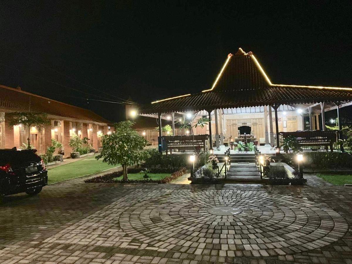 Djoglo Djatimalang Guesthouse Blitar Luaran gambar