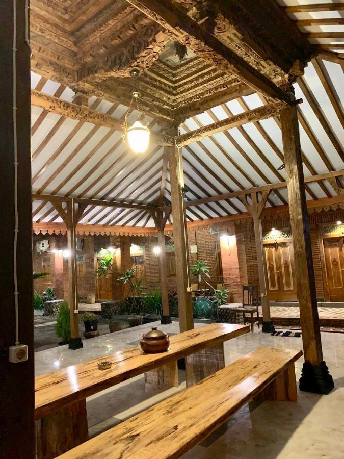 Djoglo Djatimalang Guesthouse Blitar Luaran gambar