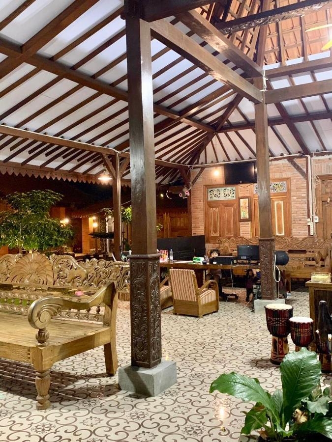 Djoglo Djatimalang Guesthouse Blitar Luaran gambar