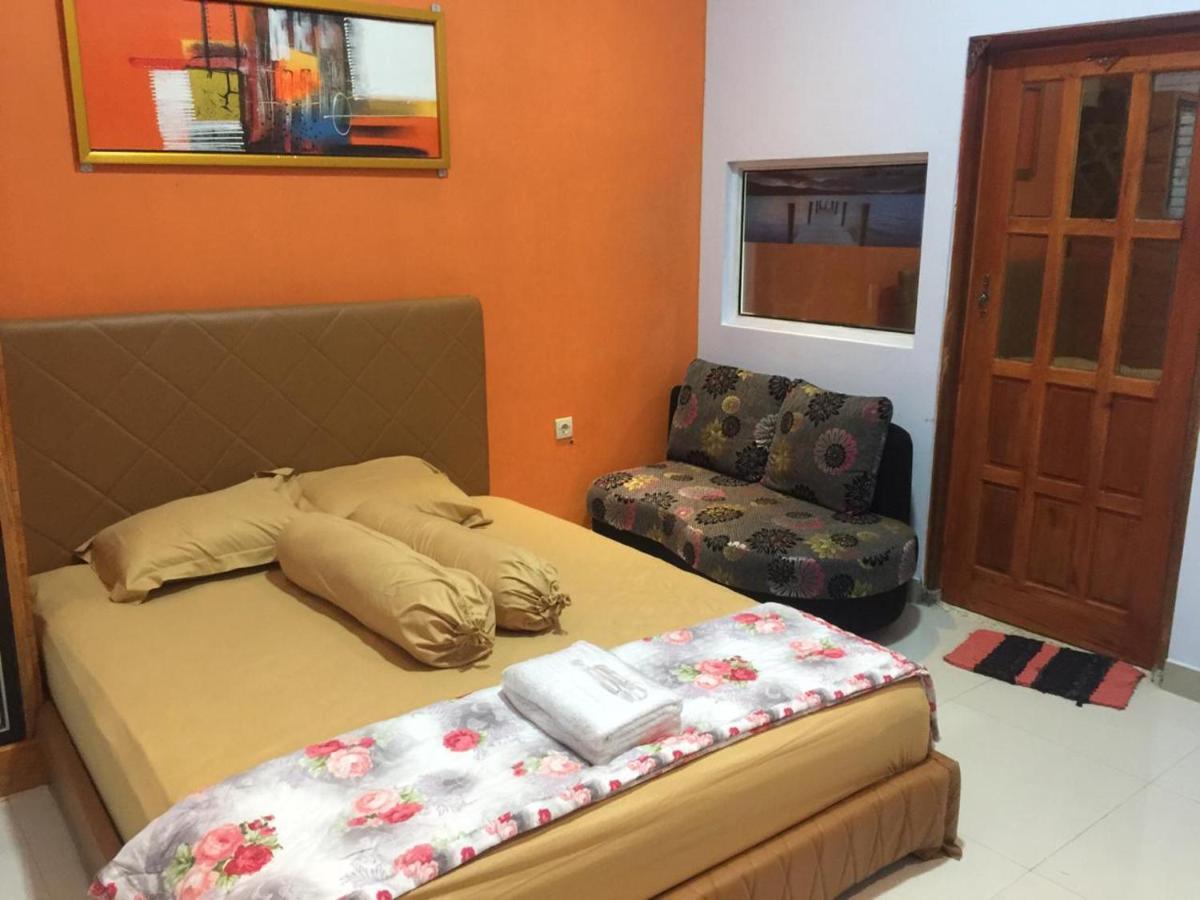Djoglo Djatimalang Guesthouse Blitar Luaran gambar